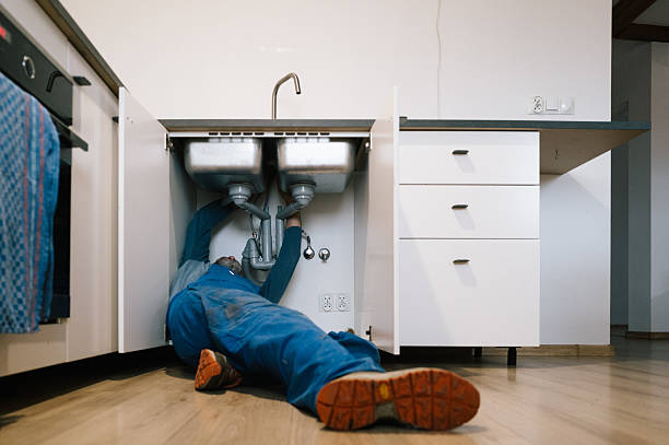 Professional Gas Line Repair technician working in Ivanhoe, TX